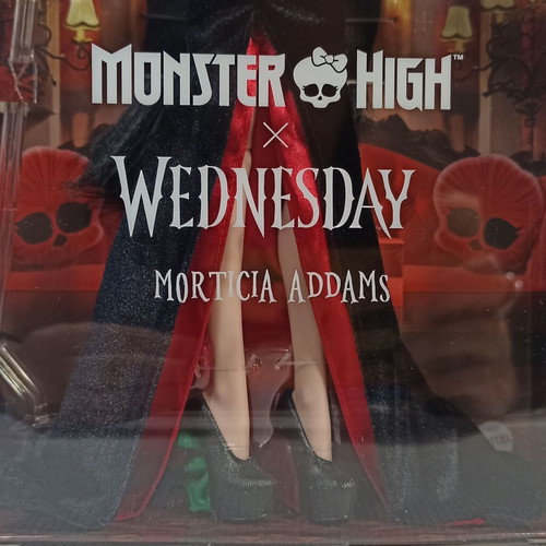 Morticia Addams Monster High x Wednesday doll new, collectible