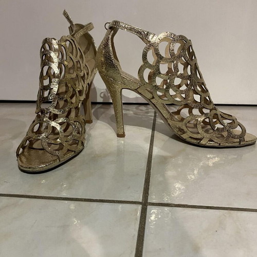 Gold heel sandal like new