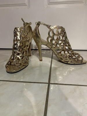 Gold heel sandal like new