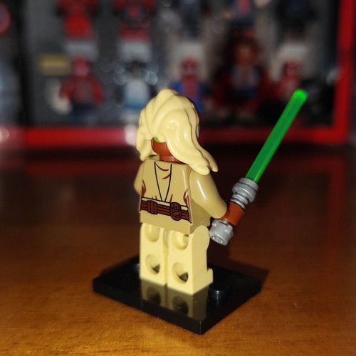 Stass Aliee Star Wars figure like new with green lightsaber