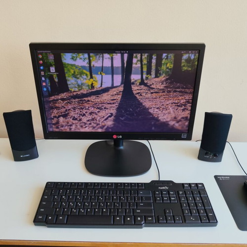 Desktop PC set Pentium 3GHz 4GB RAM with LG 19" monitor, keyboard, mouse, speakers
