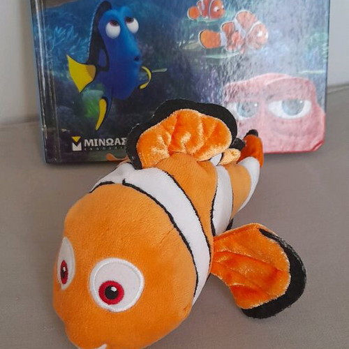 Book with Nemo puzzle and plush gift like new