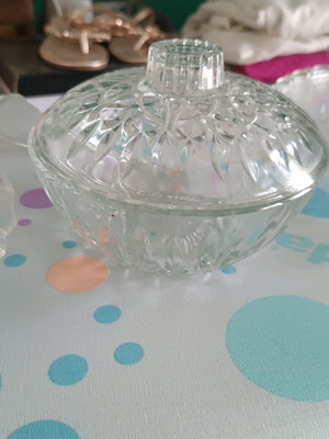 Vintage bowl with lid like new
