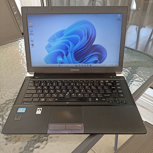 Toshiba Tecra R840 i5 laptop like new, 14-inch SSD 128GB