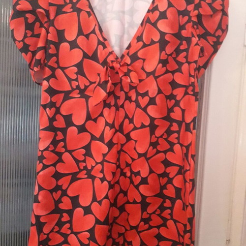 Box Now Dress new, size S with puff sleeves and V back