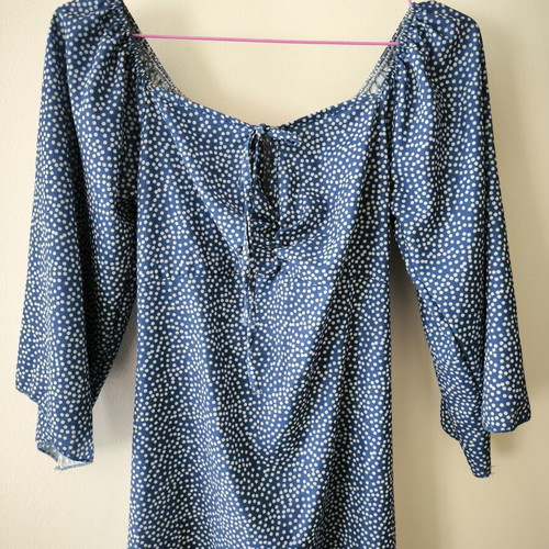 Summer dress blue off-shoulder with tie, one size, like new