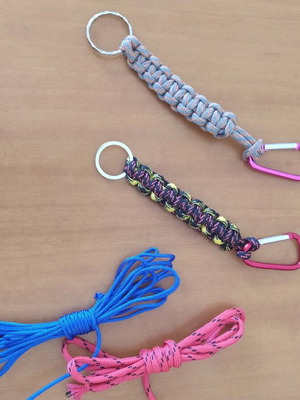 Μπρελόκ paracord καινούργιο σε διάφορα χρώματα με κρίκους και carabineer