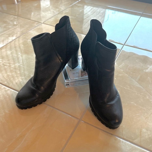 Caprice women's leather ankle boots black size 40 like new