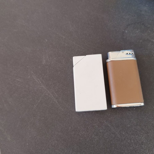 David of and Karelias lighters like new, set of 2