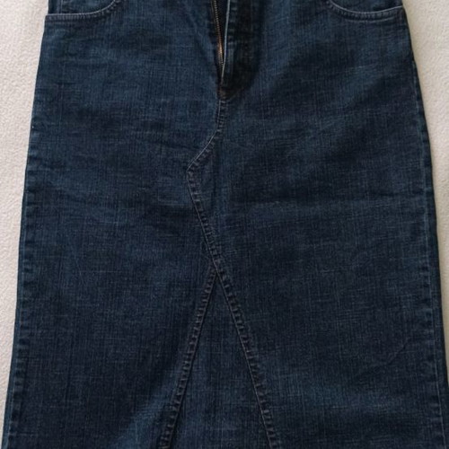 Set of 2 skirts Toi-moi and Rebecca Blu with gift T-shirt used