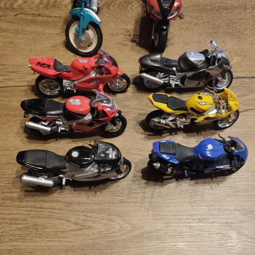 Miniature motorcycles like new, collection of 8 pieces 1:18 and 1:12