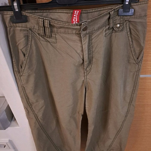 H&M Capri pants like new, khaki color, size M