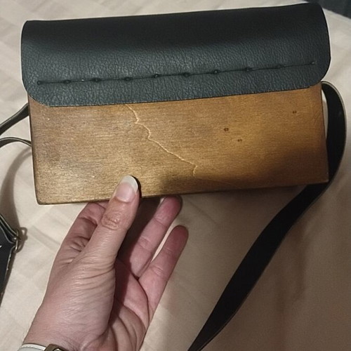 Crossbody bag like new, leather and olive wood, black