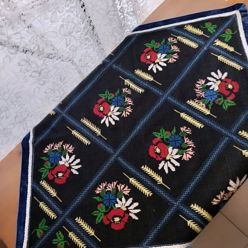 Vintage square unused 60x60 cm hand embroidered