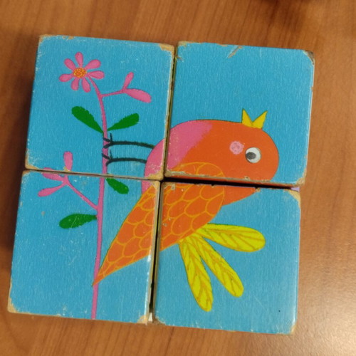 Puzzle cubes used, four cubes for four images, smart puzzle