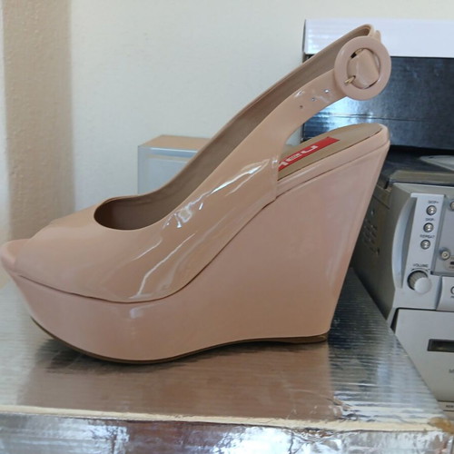 Nak nude platform sandals with strap, size 38