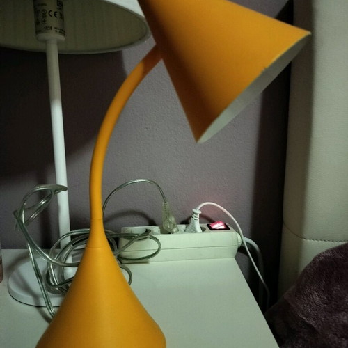 Metal desk lamp like new with touch base and three light intensities