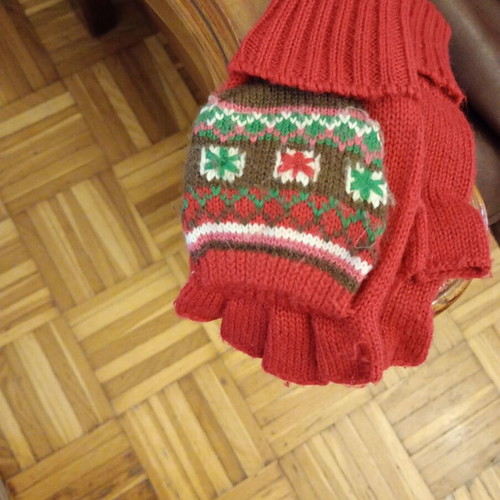 Gloves used, red in very good condition