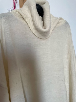 Karavan πουλόβερ ιβουάρ one size oversize σαν καινούργιο