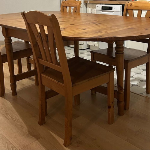 Τραπεζαρία Lasse IKEA μεταχειρισμένη με τέσσερις καρέκλες