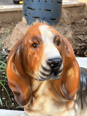Μεγάλη κεραμική φιγούρα σκύλου Basset Hound