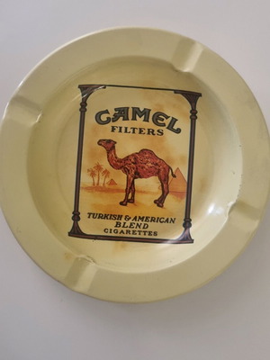 Τασάκι Camel μεταχειρισμένο από τσιγάρα