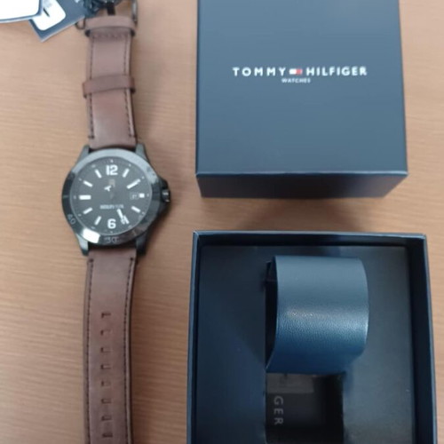 Tommy Hilfiger Ryan Brown wristwatch leather strap like new