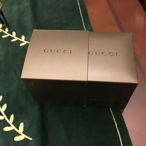 Gucci women's watch like new, classic and elegant