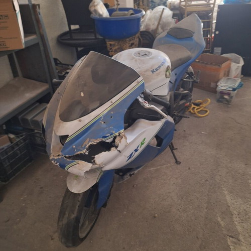 Kawasaki Ninja ZX-6R used with papers and key, front light broken