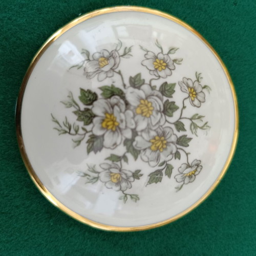 Vintage Limoges bonbonniere like new, porcelain jewelry box