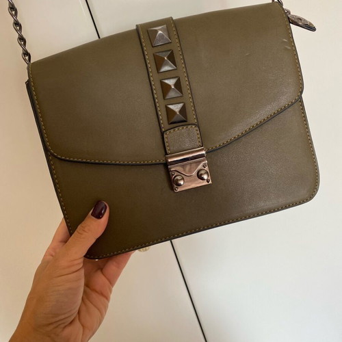 Women's crossbody bag used with zipper and inner compartment
