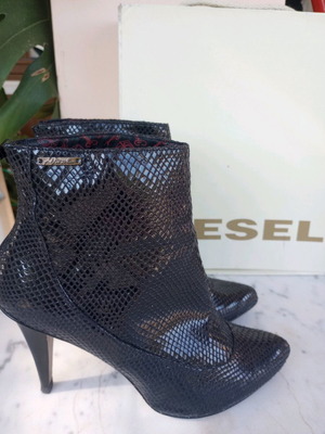 Diesel ankle boots size 39 like new, black, genuine leather