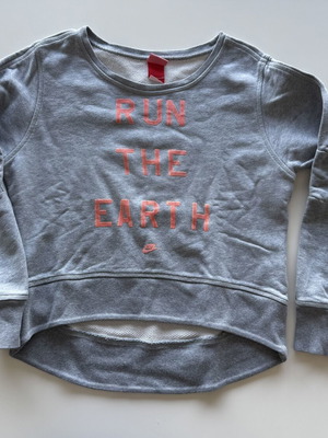 Γυναικείο φούτερ Nike Run The Earth μέγεθος Medium γκρι μεταχειρισμένο