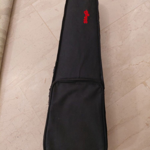 Violin 3/4 and 1/2 size like new with bow and strings