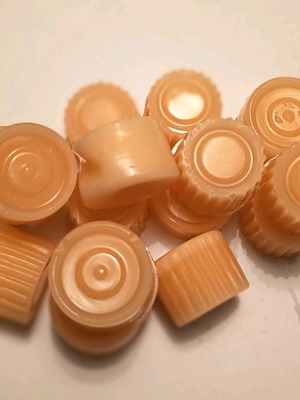 Handmade scented wax melts with powder, black vanilla orchid and pineapple scent