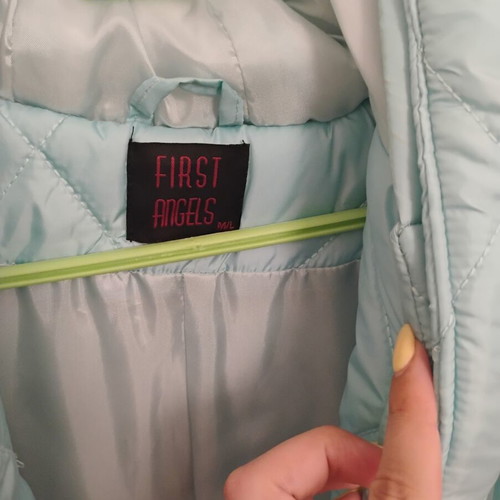 Sleeveless jacket like new, perfect color, worn few times