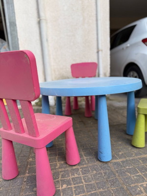 Παιδικό τραπεζάκι με καρεκλάκια μεταχειρισμένο, σετ pastel χρωμάτων