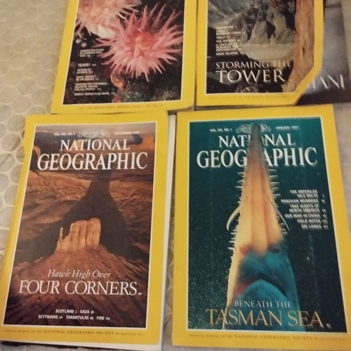 National Geographic magazines used, pack of 5 issues