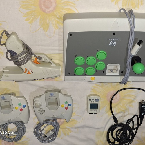 Dreamcast controllers like new, collectible set