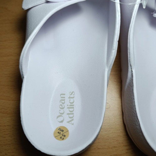 Ocean Addicts women's slippers, white, adjustable straps
