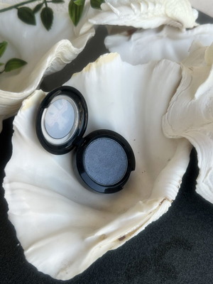 Mac Veluxe Pearl Eyeshadow grey blue, like new