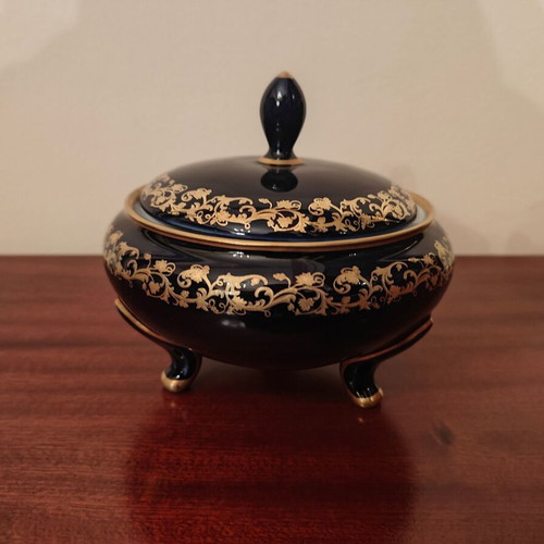 Decorative jar used, antique