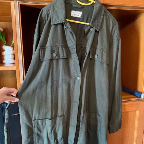 Long oil green denim jacket with buttons and belt, new