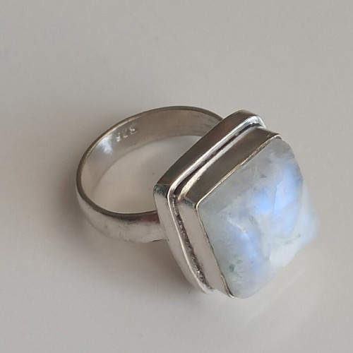 925 Silver Ring with Moonstone like new
