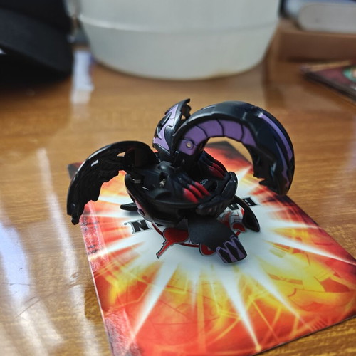 Bakugan Apollonir Darkus figure