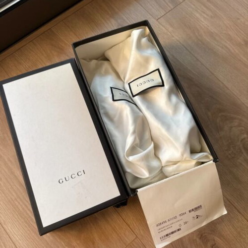 Gucci sneakers size 38.5 used, white and red