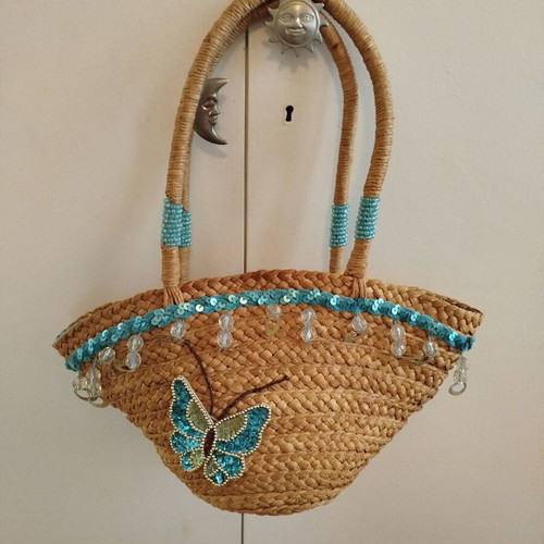 Straw shoulder bag like new with light blue butterfly