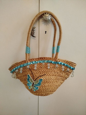 Straw shoulder bag like new with light blue butterfly