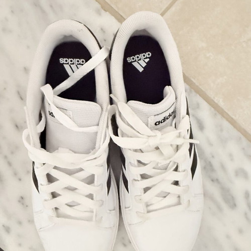 Adidas sneakers like new, size 37, black and white