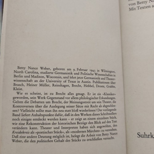 Brecht's Kreidekreis, ένα επαναστατικό έργο, ερμηνεία από Betty Nance Weber